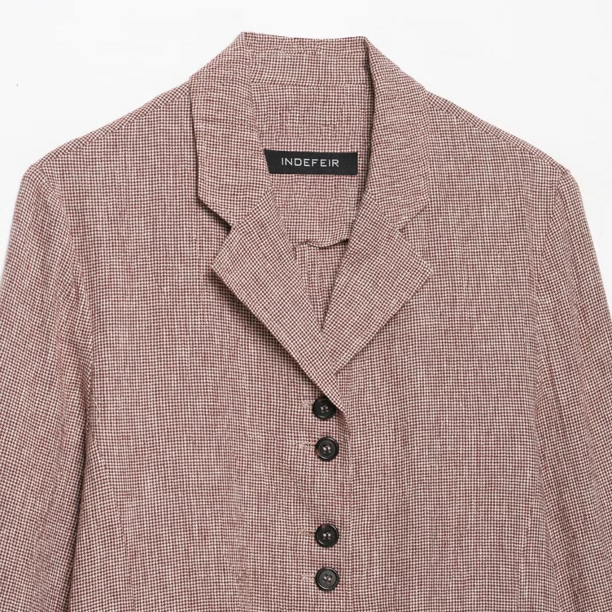 Flip collar single breasted long sleeved jacket