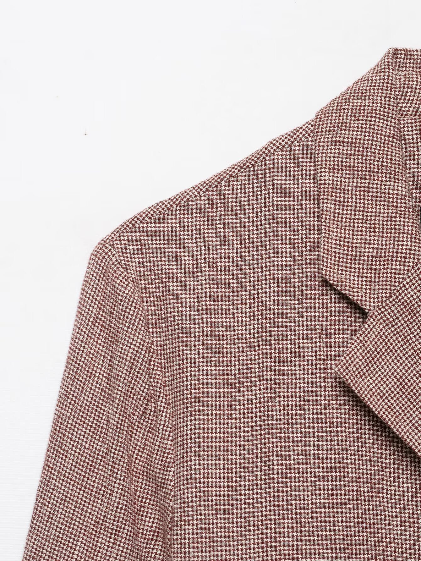 Flip collar single breasted long sleeved jacket